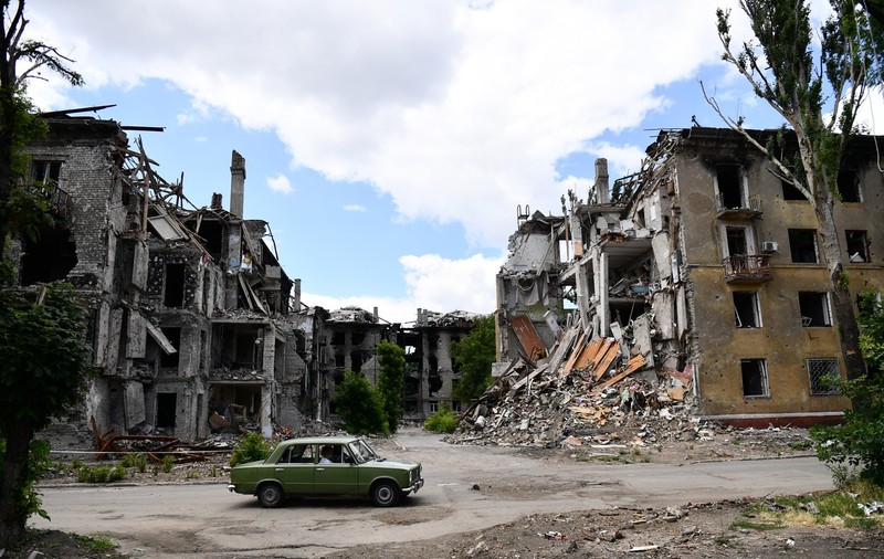 O agenție de turism din Ucraina organizează tururi ghidate prin orașele bombardate. S-au înscris deja 150 de turiști