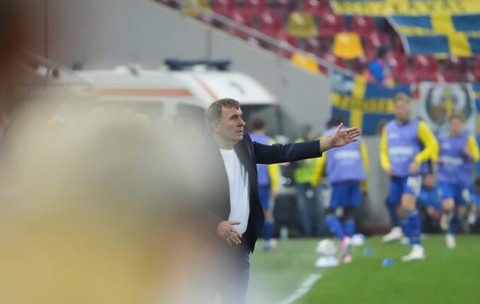 Dezvăluiri tari din vestiarul naționalei României! Tabloul complet al zilelor în care Hagi a pus „coroana” deoparte. FANATIK a aflat totul