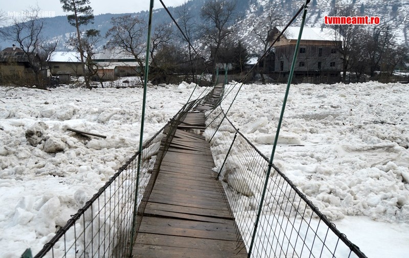 Pericol de inundații în județul Neamț. Zeci de oameni, evacuați din calea apelor