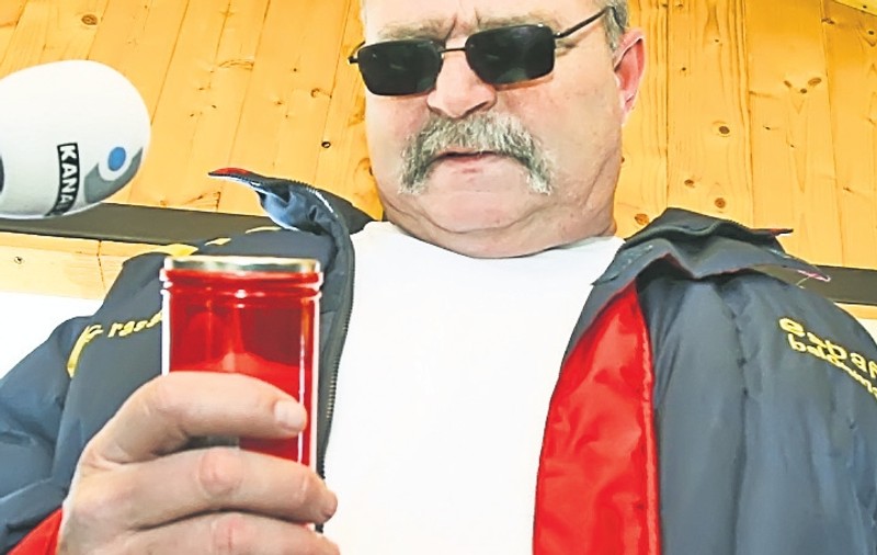 Petre Cozma a aprins o lumânare la mormântul fiului său: «Încă sper să se ridice!»