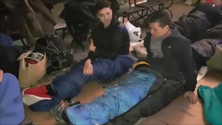 volunari oameni fara adapost