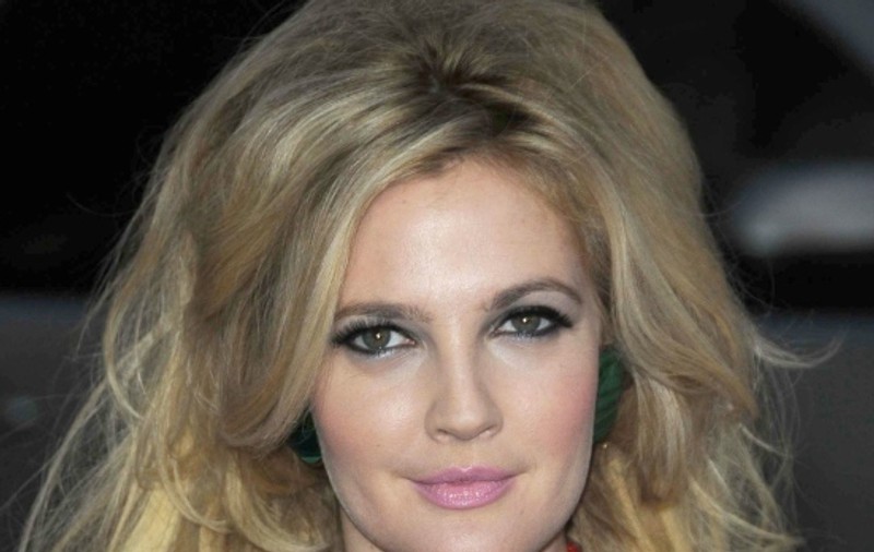 Drew Barrymore: “Mă simt ca un băieţel de 13 ani” 