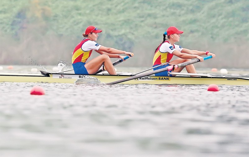 În 2006, medicii au sfătuit-o pe Nicoleta Albu, argint mondial la dublu rame, să se lase: "Aveam genunchiul ferfeniţă"