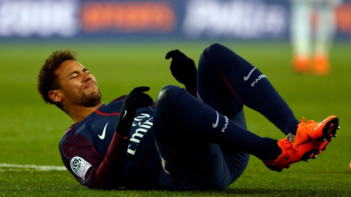 Neymar a fost externat după operația de la piciorul drept