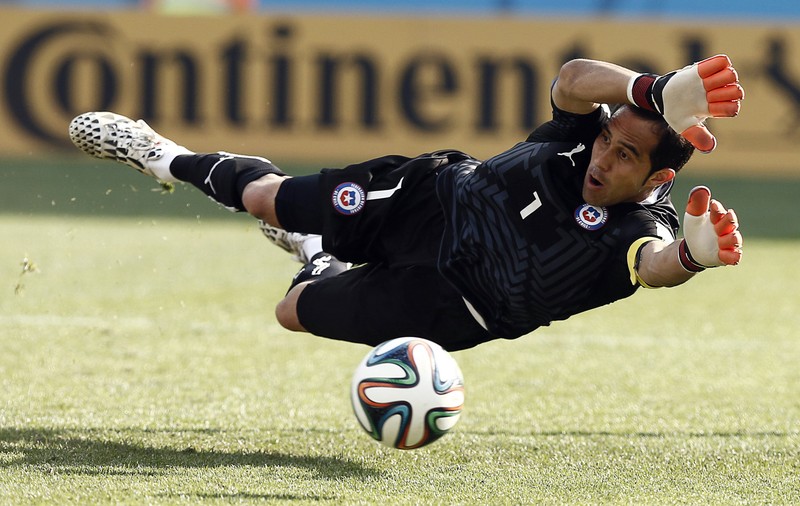 Portarul Claudio Bravo ratează meciul cu Camerun, debutul naționalei statului Chile la Cupa Confederațiilor 2017