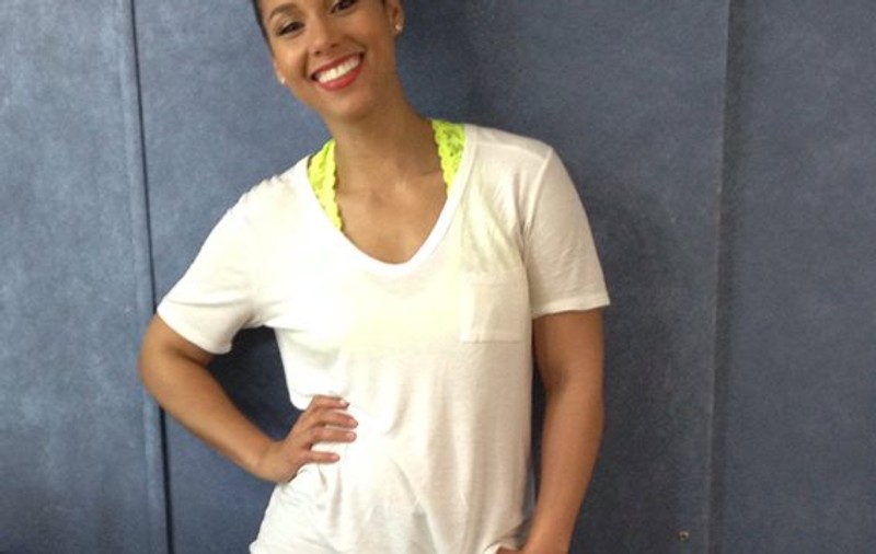 Alicia Keys A POZAT GOALĂ! Uite ce SEMN şi-a desenat PE BURTICA DE GRAVIDĂ | FOTO ÎN ARTICOL