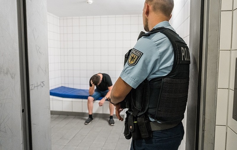 Un român care se întorcea în Germania ca să muncească a fost arestat în autocar, la graniță, și va sta în închisoare șase luni