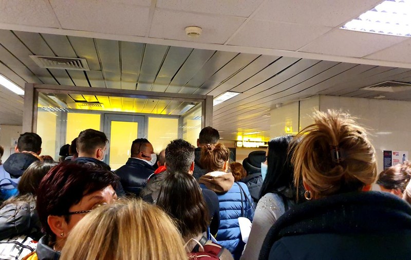 Cum știu românii întorși în țară dacă trebuie să intre în carantină sau autoizolare. Lista zonelor cu risc ridicat de coronavirus