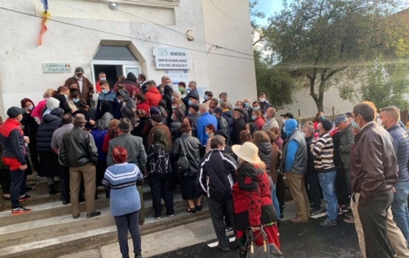 Două alegeri organizate în pandemie, mobilizare complet diferită. Cozi în septembrie, secții goale în decembrie