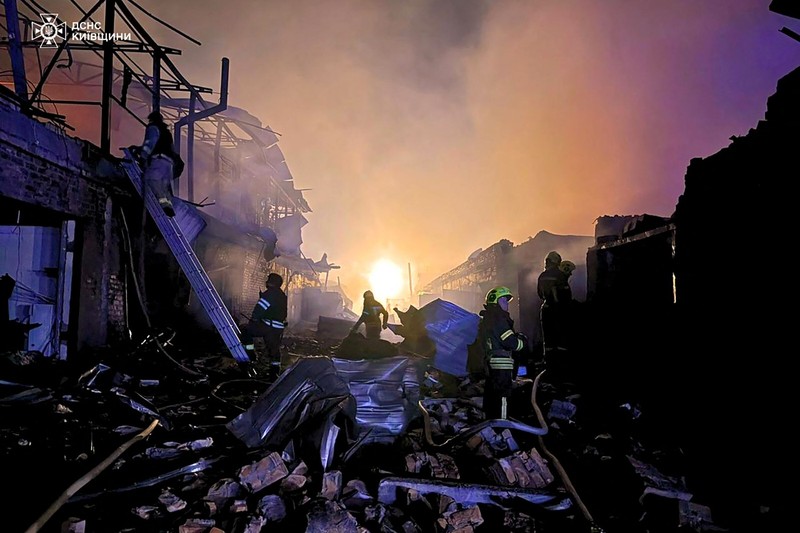 Clădiri distruse în urma unui atc la Bila Țerkva, în apropiere de Kiev Foto: Profimedia