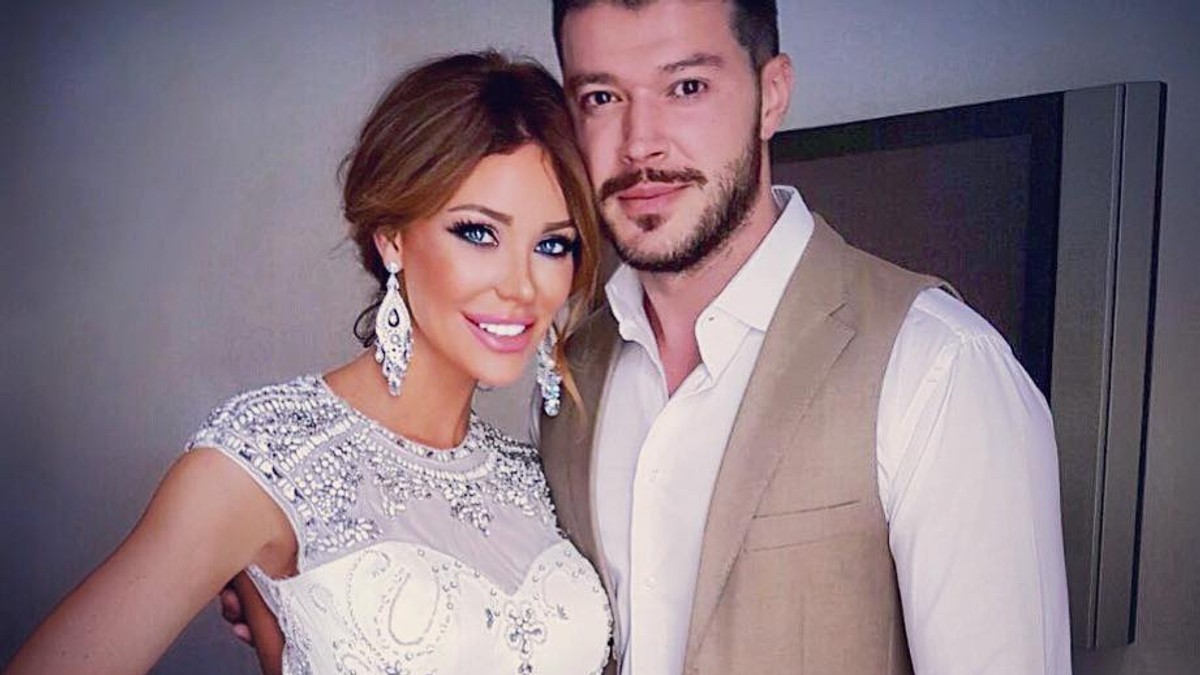 Bianca Drăgușanu pozează fericită alături de partenerul ei de viață, Victor Slav