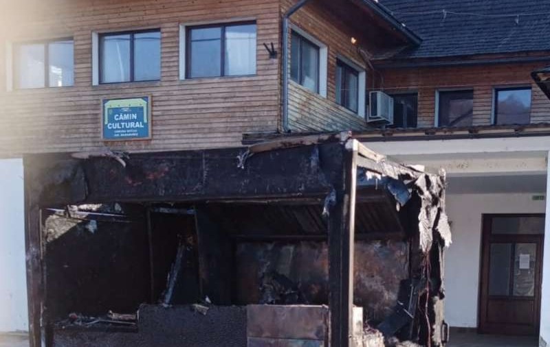 O rulotă de tip fast-food a explodat în Maramureș. Cinci victime cu arsuri, printre care și un copil de 3 ani 