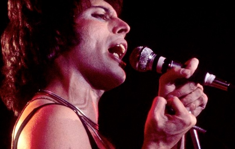Freddie Mercury ar fi împlinit astăzi 66 de ani. ASCULTĂ-I CELE MAI FRUMOASE PIESE!