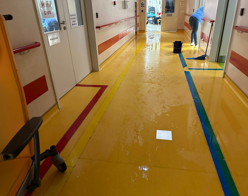 Unitatea de Primiri Urgențe de la Spitalul Bagdasar-Arseni, care a costat 3,5 milioane de euro și a fost inaugurată acum 2 ani, inundată de ploaie - VIDEO