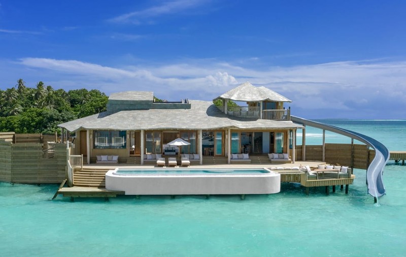 Vacanță de lux în paradisul din Oceanul Indian: cele mai mari vile construite pe apă au fost inaugurate azi într-o stațiune din Maldive