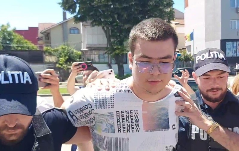 Studentul care a vrut să-i dea foc unui profesor după ce l-a picat la examen, condamnat la 5 ani și 8 luni de închisoare pentru tentativă de omor