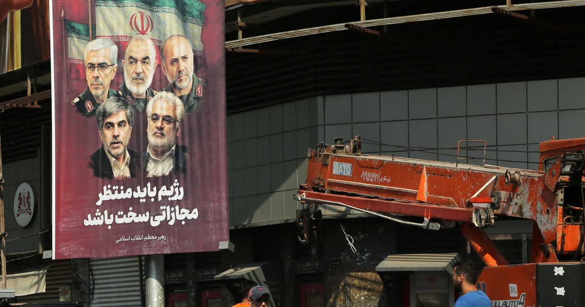Postere cu imagini ale câtorva oameni de top iranieni uciși de Israel au fost afișate pe străzile din Teheran.