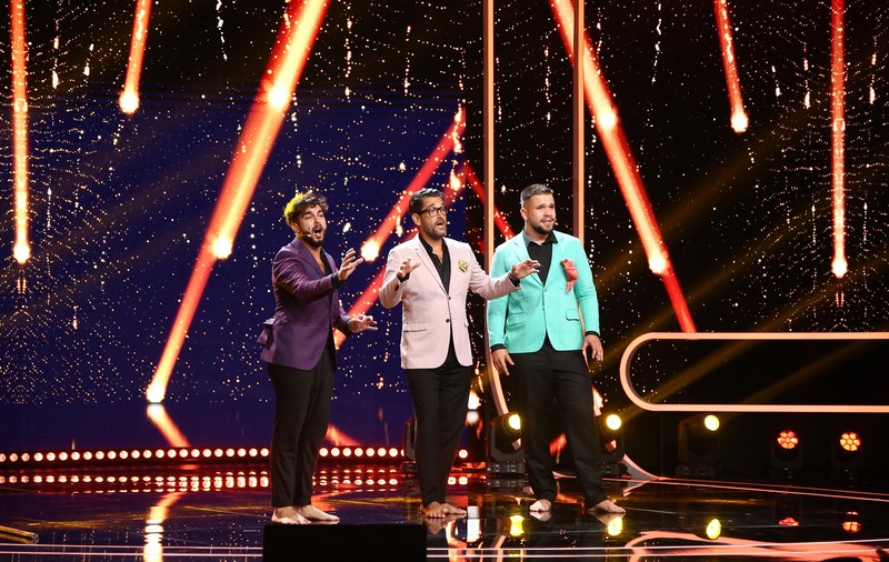 Cezar Ouatu, moment savuros pe scena „iUmor”. Artistul face parte din prima trupă de stand-up comedy muzical, The Free Tenors