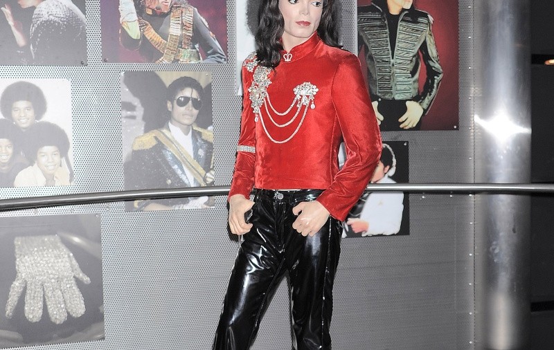 Vor fi lansate trei păpuşi Michael Jackson
