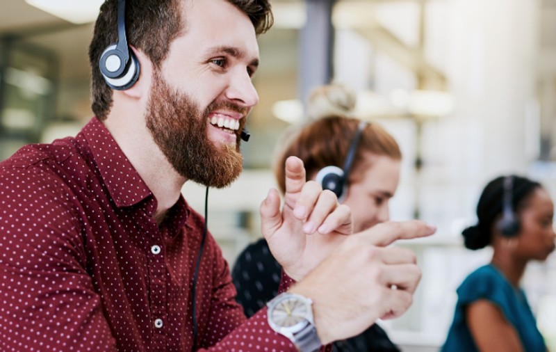 Transformarea experienței clienților: Cum software-ul de Call Center revoluționează afacerile
