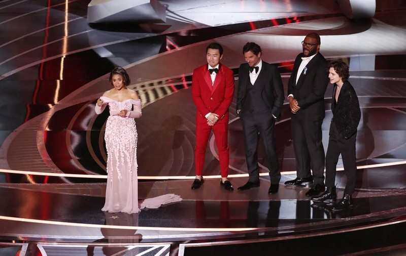 Reacții aprinse pe rețelele de socializare, după glumele cu tentă sexuală făcute de Regina Hall la gala Oscar 2022. „Imaginați-vă un bărbat făcând asta”