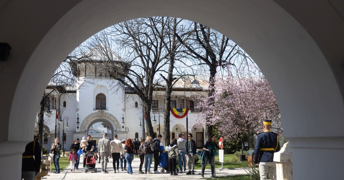 Evenimentul „Porţi deschise la Palatul Cotroceni” a fost inaugurat de Ilie Bolojan când a preluat mandatul de președinte interimar și a durat trei luni