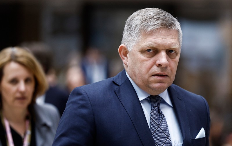 Starea lui Robert Fico: „Poate să vorbească puţin”. Premierul slovac este într-o situație „foarte gravă”
