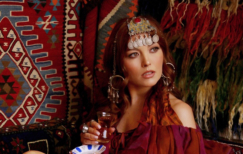 Elena Gheorghe, sexy în costum de baie. Ce propunere i-a făcut un fan, atunci când a văzut imaginea cu artista la plajă
