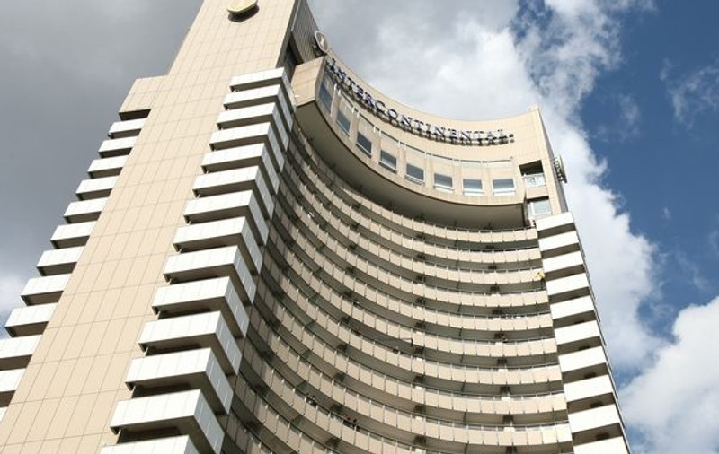 O femeie a căzut de la etajul 17 al Hotelului Intercontinental