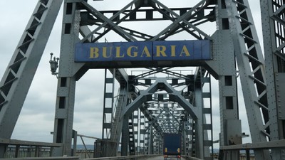 Trafic dirijat cu piloți pe Podul Giurgiu-Ruse: „Staționarea este strict interzisă”. Ce trebuie să știe șoferii