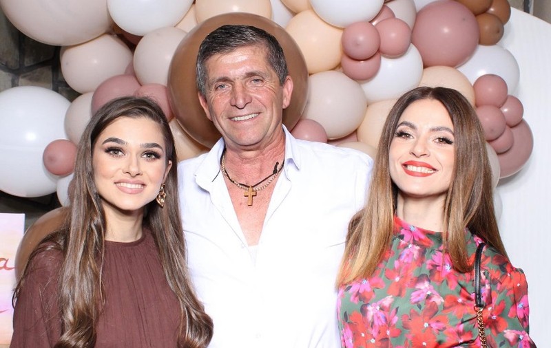 Theo Rose, nașă de botez. Cum a apărut cântăreața în biserică alături de Anghel Damian și cum s-a distrat la petrecere cu familia ei