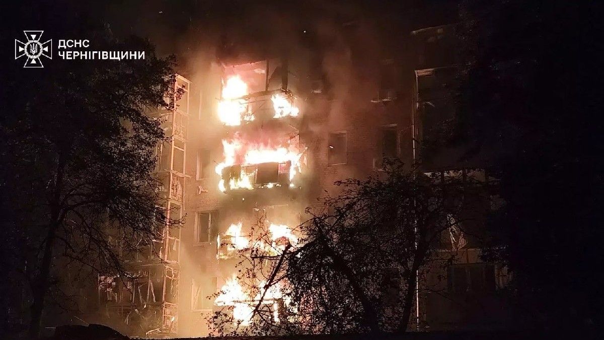 bloc din Ucraina, in flacari, dupa un ata masiv al Rusiei în zorii zilei de 16 octombrie 2025