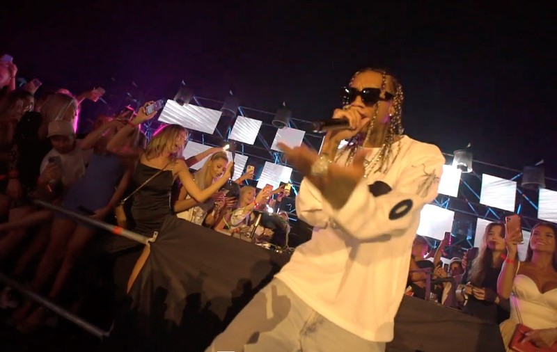 Tyga, fostul iubit al lui Kylie Jenner, a făcut spectacol pe litoralul Mării Negre. Artistul French Montana vine în România