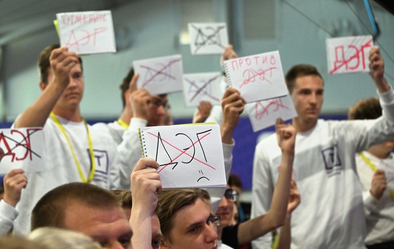 Primul înalt oficial rus care recunoaște în fața tinerilor: „Nu putem declara jumătate din țară drept agent străin”