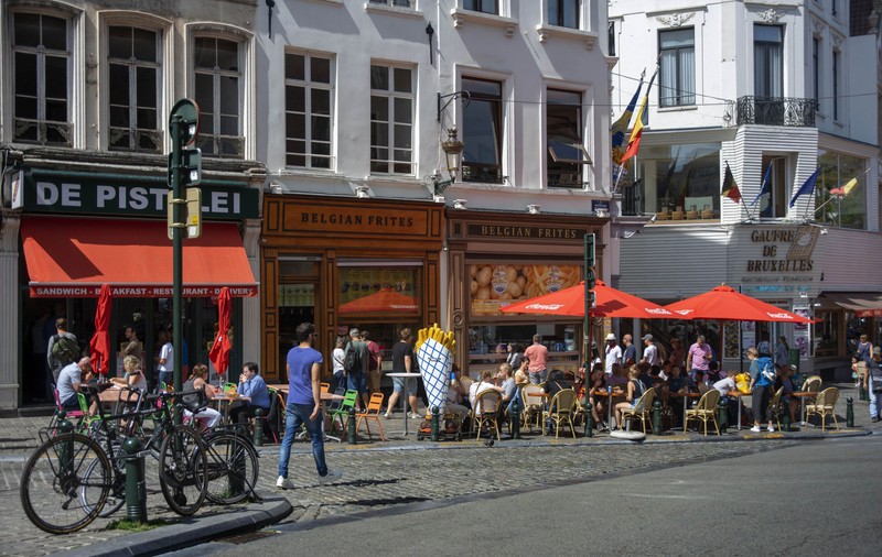 Un oraş belgian interzice consumul de alcool în locuri publice din cauza românilor. Ce spun autorităților