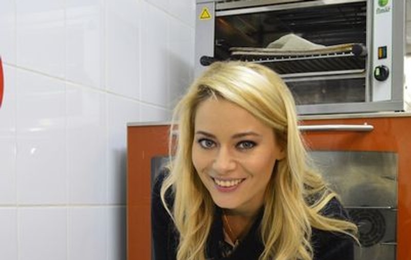 Laura Cosoi e tare în bucătărie. Vezi ce a gătit vedeta! | FOTO