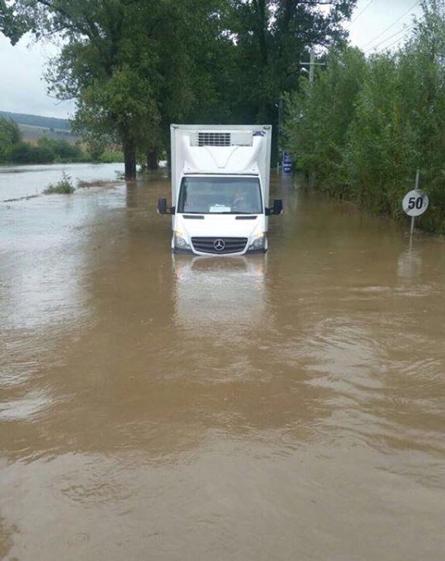 Prăpăd din cauza inundațiilor în șase județe din țară. Zeci de locuințe au fost invadate de ape | FOTO ȘI VIDEO