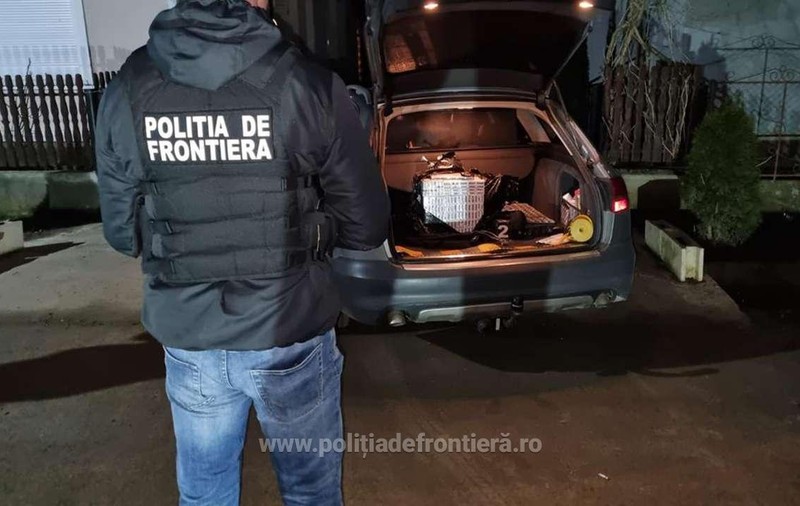 Ţigări de contrabandă aduse cu drona din Ucraina. Doi români sunt cercetați