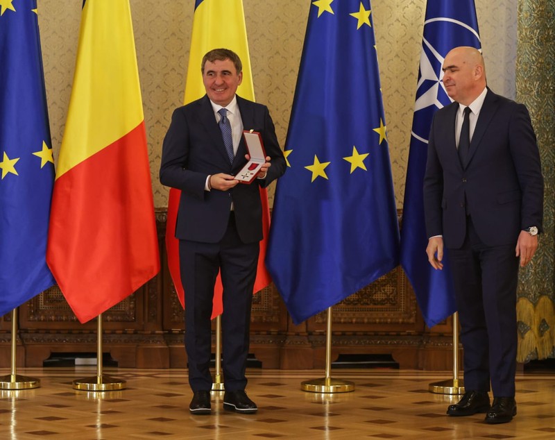 De ce a lipsit Ianis Hagi de la Palatul Cotroceni, unde Gică Hagi a fost decorat de Ilie Bolojan