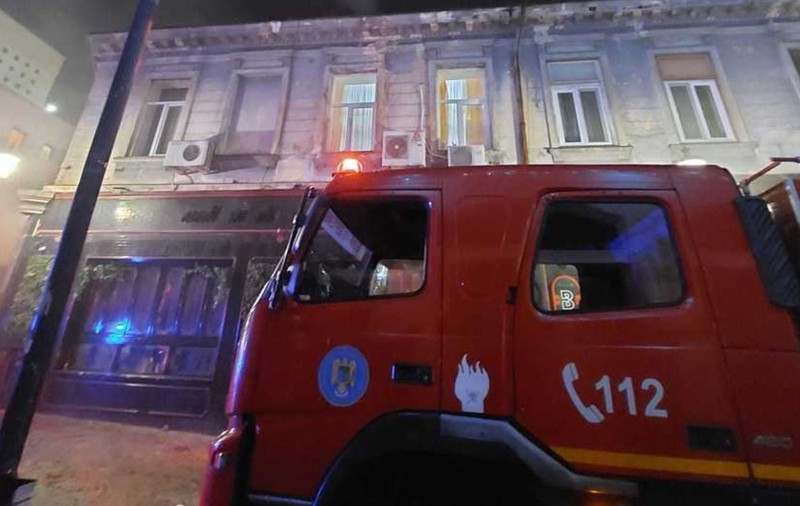 Incendiu în Centrul Vechi din Bucureşti. Au fost trimise cinci autospeciale de stingere