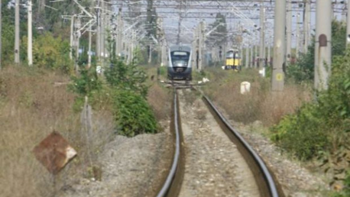 Un tânăr de 19 ani a murit călcat de tren într-o gară din Vrancea