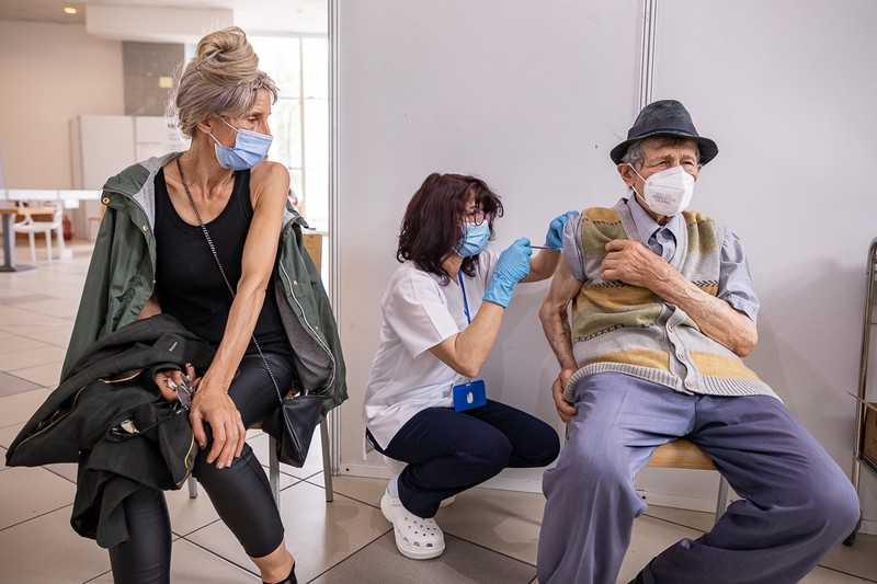 Până joi 15 iulie au primit cel puțin o doză 4,85 de milioane de persoane și două doze, un număr de 4,69 de milioane de români