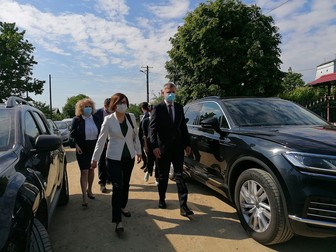 Ioana Mihăilă, întâmpinată la Rebricea de prefectul de Vaslui și directorul DSP