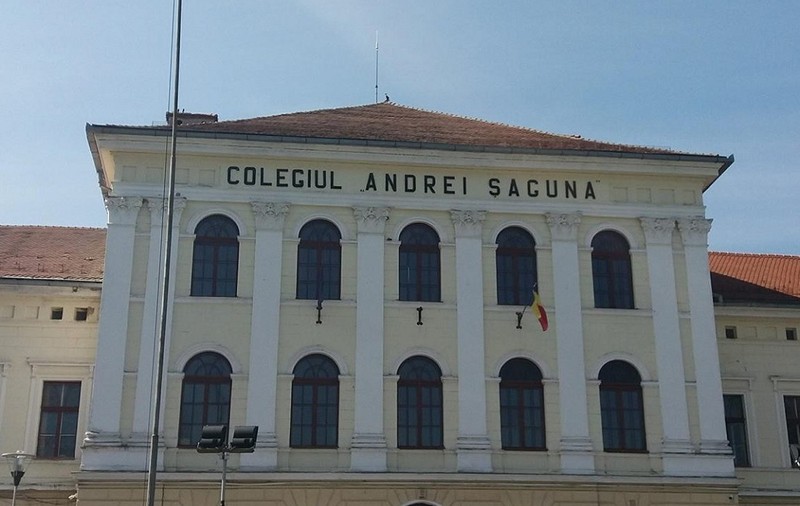CNCD a amendat trei colegii din Braşov, pentru că au condiţionat continuarea cursurilor de obţinerea anumitor medii