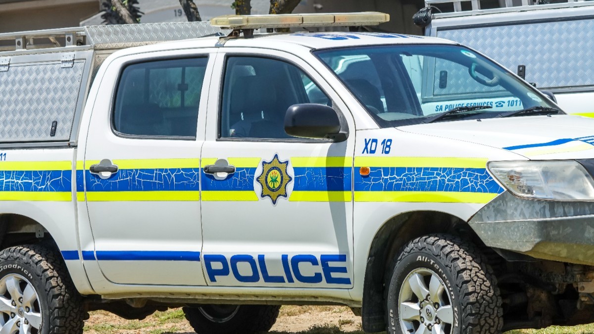 O mașină de poliție a Serviciului de Poliție din Africa de Sud (SAPS), mai exact o camionetă Toyota Hilux Doublecab echipată pentru intervenții.