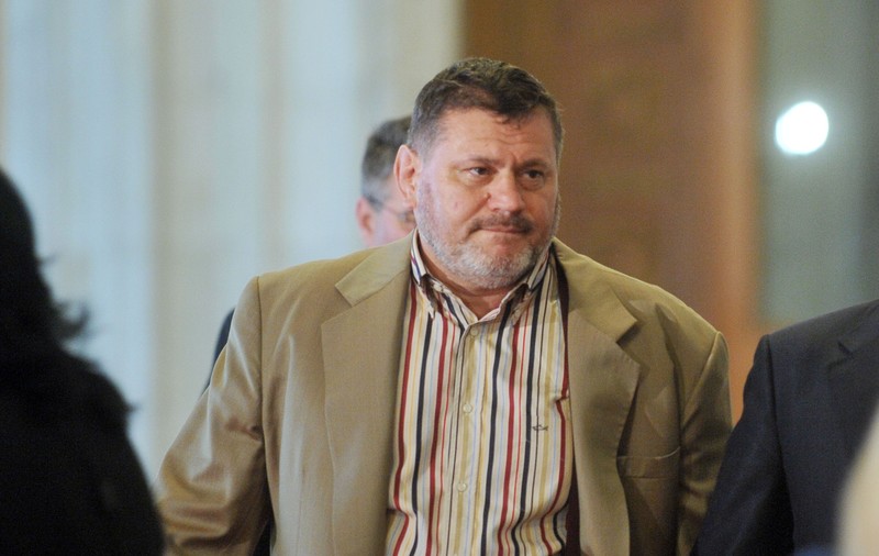 Un singur ”super-funcționar” doarme în pușcărie. Odată cu căderea lui Cristian Poteraș a ajuns în închisoare și secretarul general al Primăriei Sectorului 6, Gheorghe Floricică