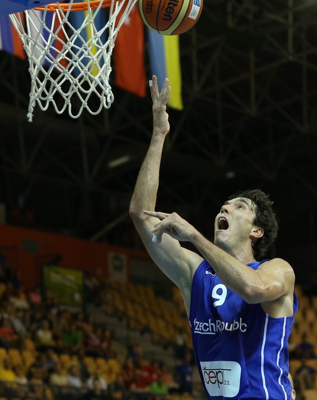 Cehul Jiri Welsch ar fi jucat golf dacă nu era baschetbalist. A evoluat 4 ani în NBA, dar nu se mai uită la meciuri! A făcut pe omul-păianjen! / VIDEO