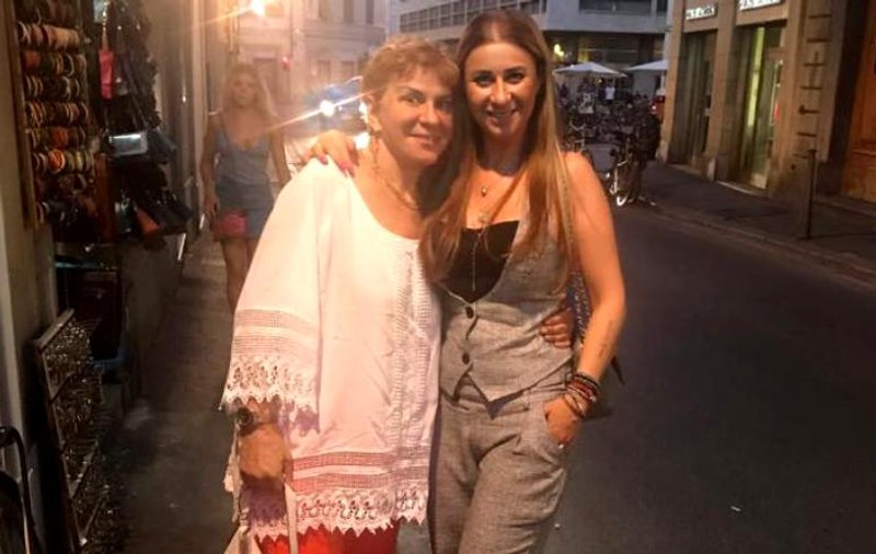 Un an de la moartea Ionelei Prodan. Anamaria a organizat astăzi parastasul mamei sale