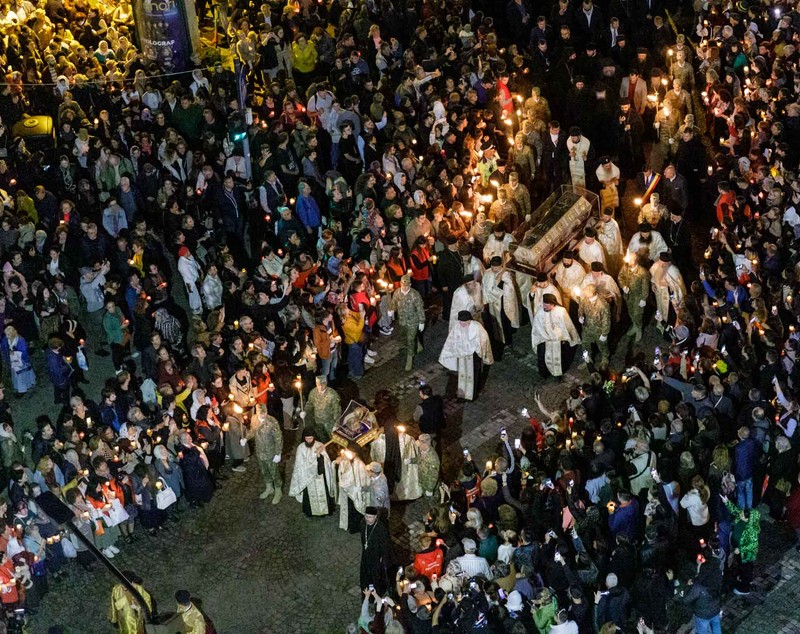 Record la pelerinajul de la Sfânta Parascheva din Iași: 40.000 de oameni în procesiune