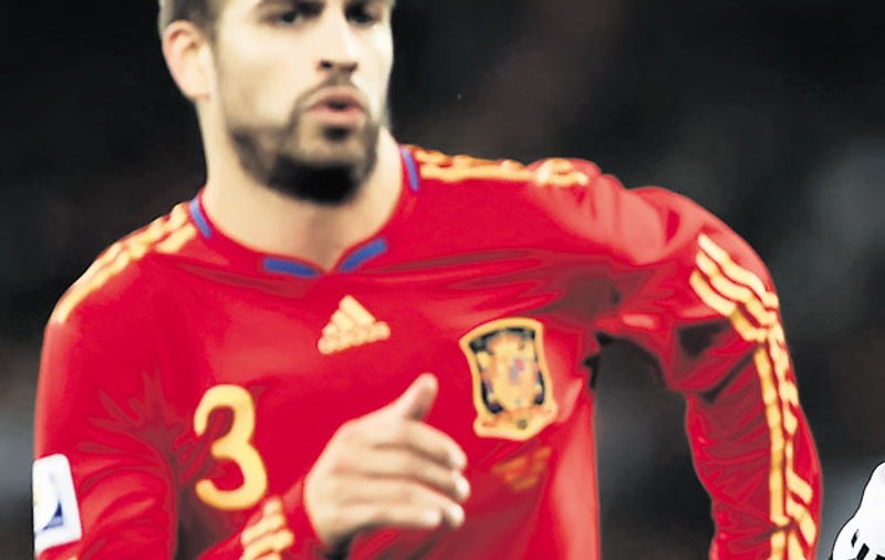 Cântăreaţa Shakira e bănuită că ar avea o relaţie amoroasă cu fotbalistul Gerard Piqué